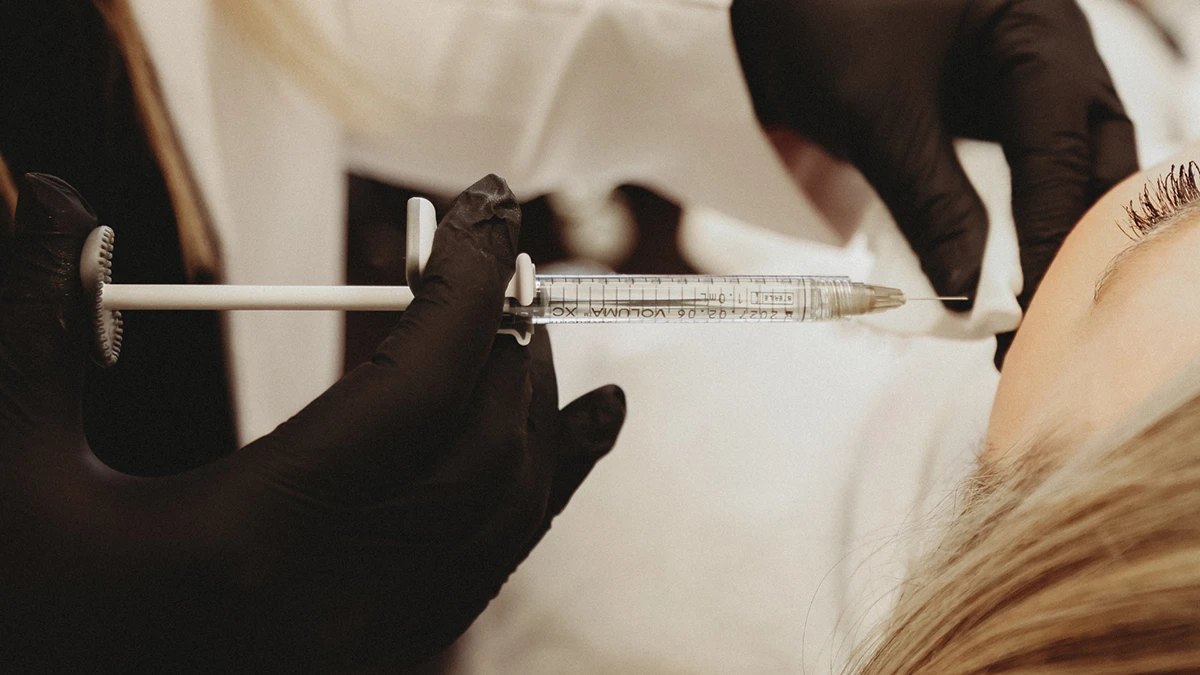 How Jawline Filler Enhances Definition